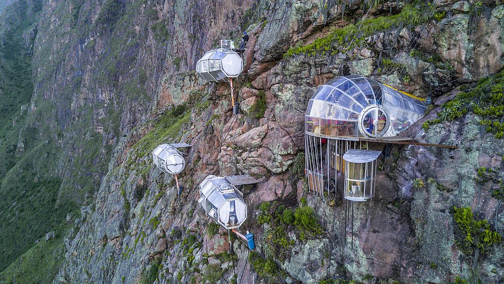 in-pictures-the-worlds-first-hanging-lodge