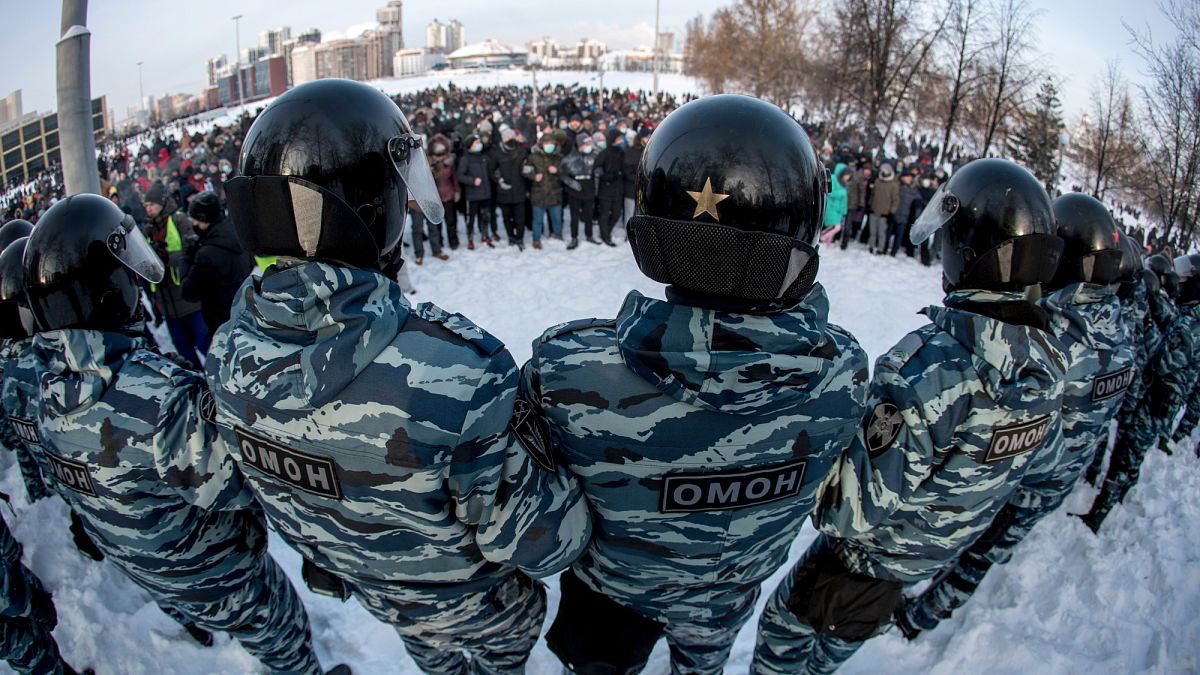 Сотрудники ОМОНа на акции протеста в Москве.