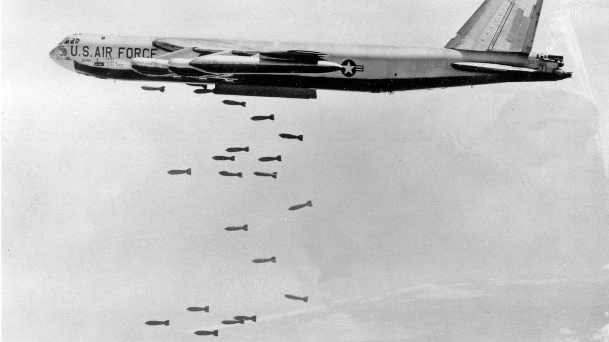 بمب افکن بی-۵۲ آمریکا
