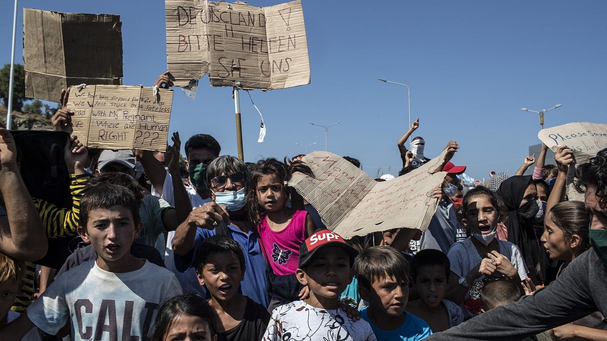 Migranten auf Lesbos protestieren nach dem Lagerbrand von Moria.
