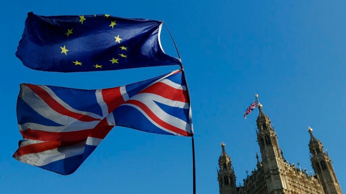 پرچم اتحادیه اروپا و بریتانیا در لندن