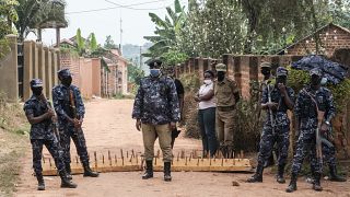 Ouganda : la police se retire de la maison de Bobi Wine