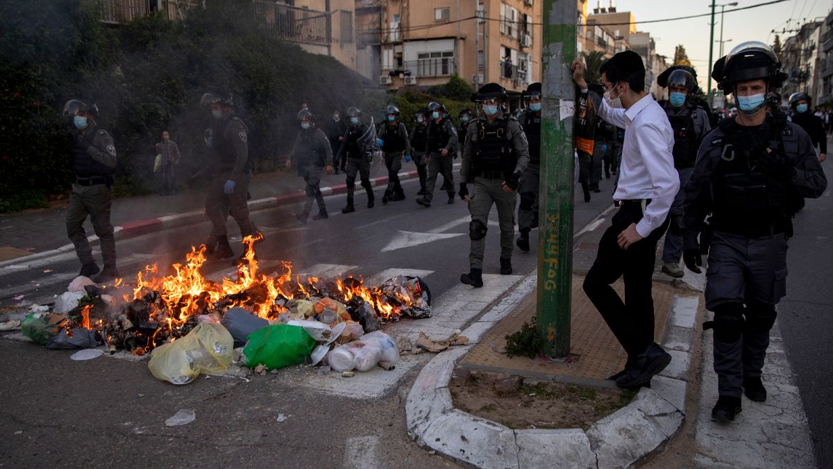 مواجهات بين الشرطة واليهود الأرثوذكس المتشددين في بني براك، إسرائيل