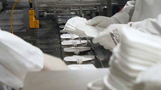 Fabricación de mascarillas FFP2 en una empresa de Berlín, Alemania 26/1/2021