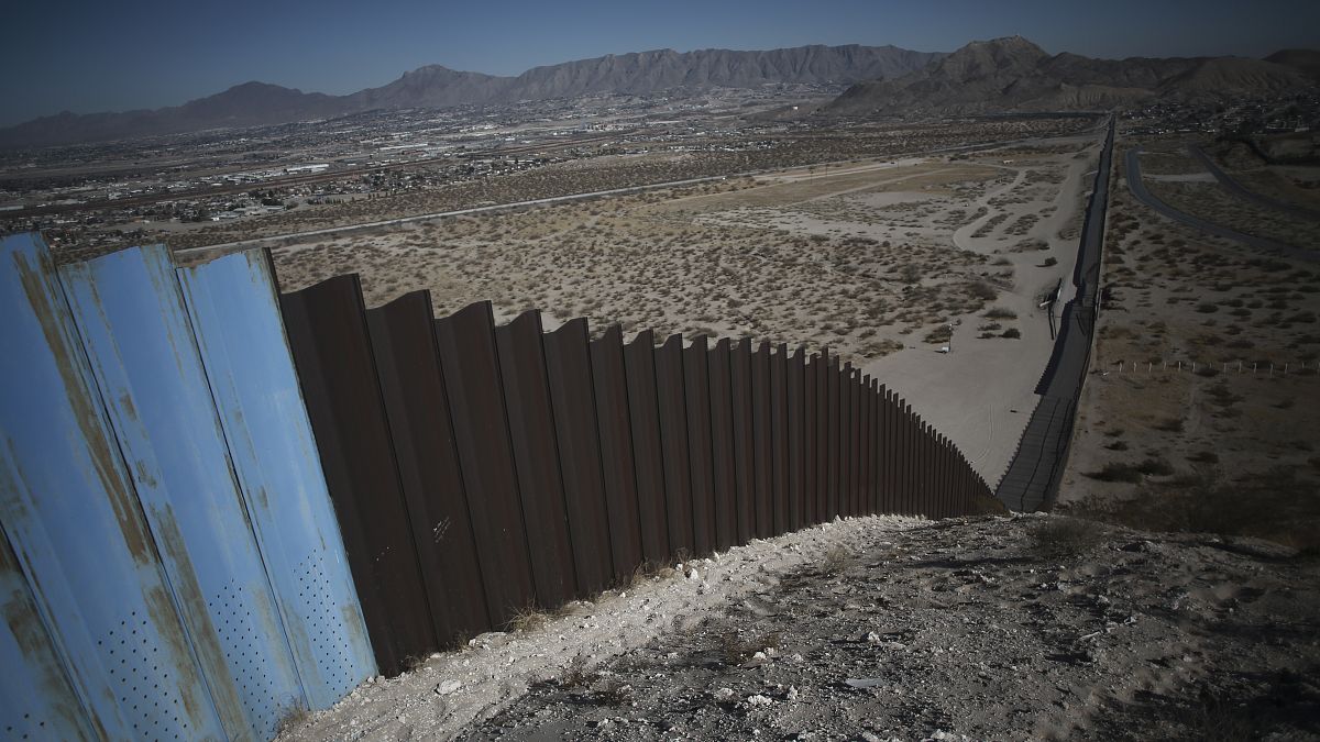 ABD ve Meksika arasına kurulan sınır duvarı