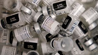 شیشه‌های واکسن کرونای شرکت فایزر بیونتک
