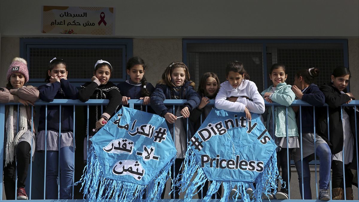 تلميذات فلسطينيات في مدرسة في غزة خلال إطلاق حملة لدعم وكالة غوث اللاجئين الفلسطينيين (الأونوروا). 2018/01/22 