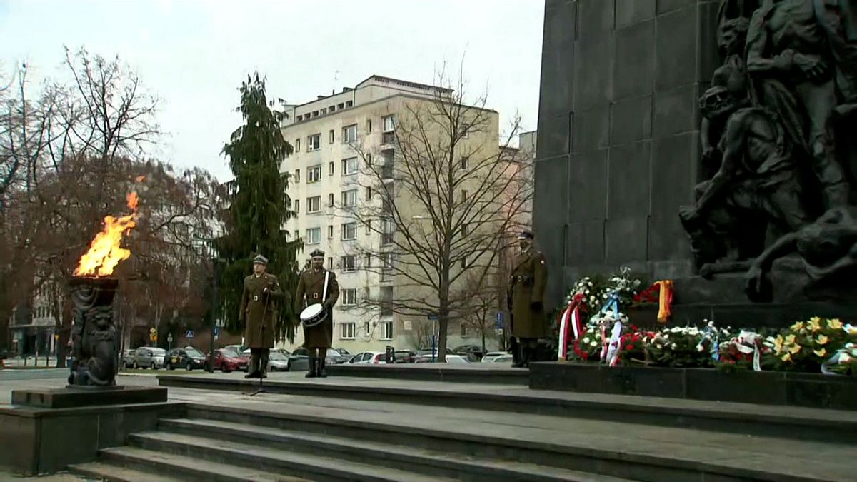 A holokauszt áldozataira emlékeznek Varsóban