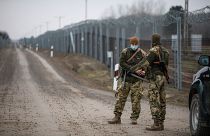 Katonák Kelebia közelében, a magyar-szerb határon, az ideiglenes biztonsági határzárnál 2020. december 18-án,