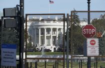 صورة من الارشيف - سياج أمني يحيط بالبيت الأبيض في واشنطن