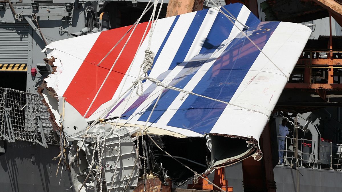 Ein Teil des abgestürzten Airbus 330 von Air France. 