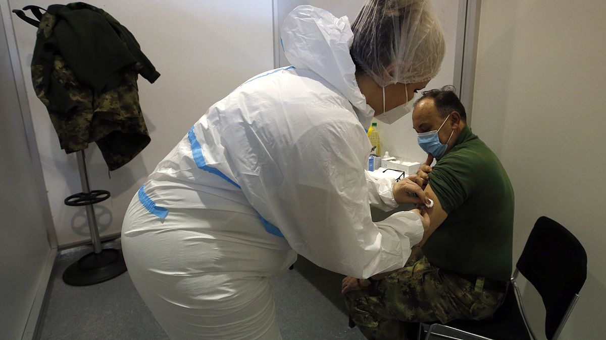 صربستان اولین کشور اروپایی است که واکسن سینوفارم چین را خریده است.