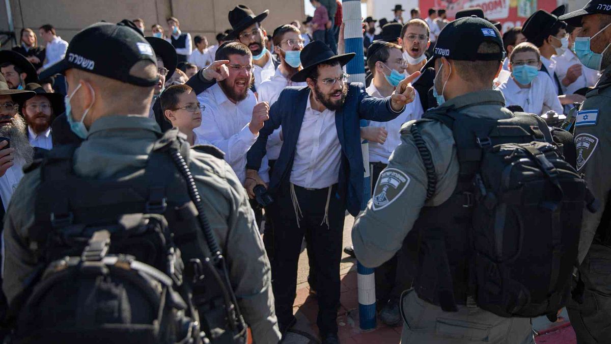 اليهود الأرثوذكس خلال احتجاج على قيود الإغلاق بسبب فيروس كورونا، إسدود، إسرائيل، الأحد 24 يناير/ كانون الثاني 2020