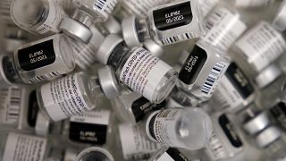 قوارير معدة للقاح فايزرـ بيونتيك في مركز جامعة نيفادا الامريكية، لاس فيغاس. 2021/01/22