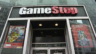 Exterior view of retail store 'Gamestop'