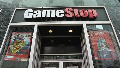 Exterior view of retail store 'Gamestop'