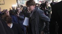 أرلين فوستر تتحدث مع الصحافيين إثر لقاءها كبير مفاوضي الاتحاد الأوروبي بشأن بركسيت ميشال بارنييه في بروكسال. 2019/04/11