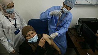 الجزائر تطلق حملة التلقيح ضد فيروس كورونا في ولاية البليدة