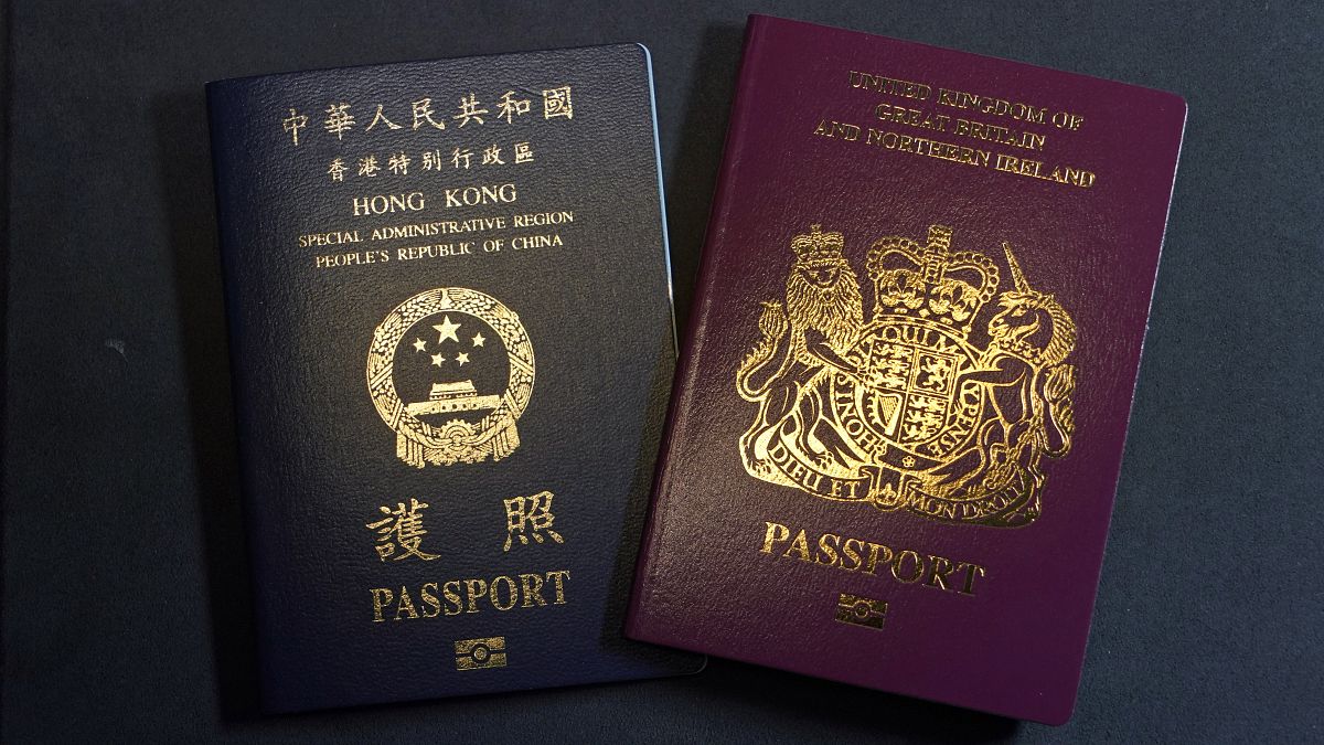 جواز سفر بريطاني وجواز سفر لمنطقة هونغ كونغ الإدارية الخاصة التابعة لجمهورية الصين الشعبية