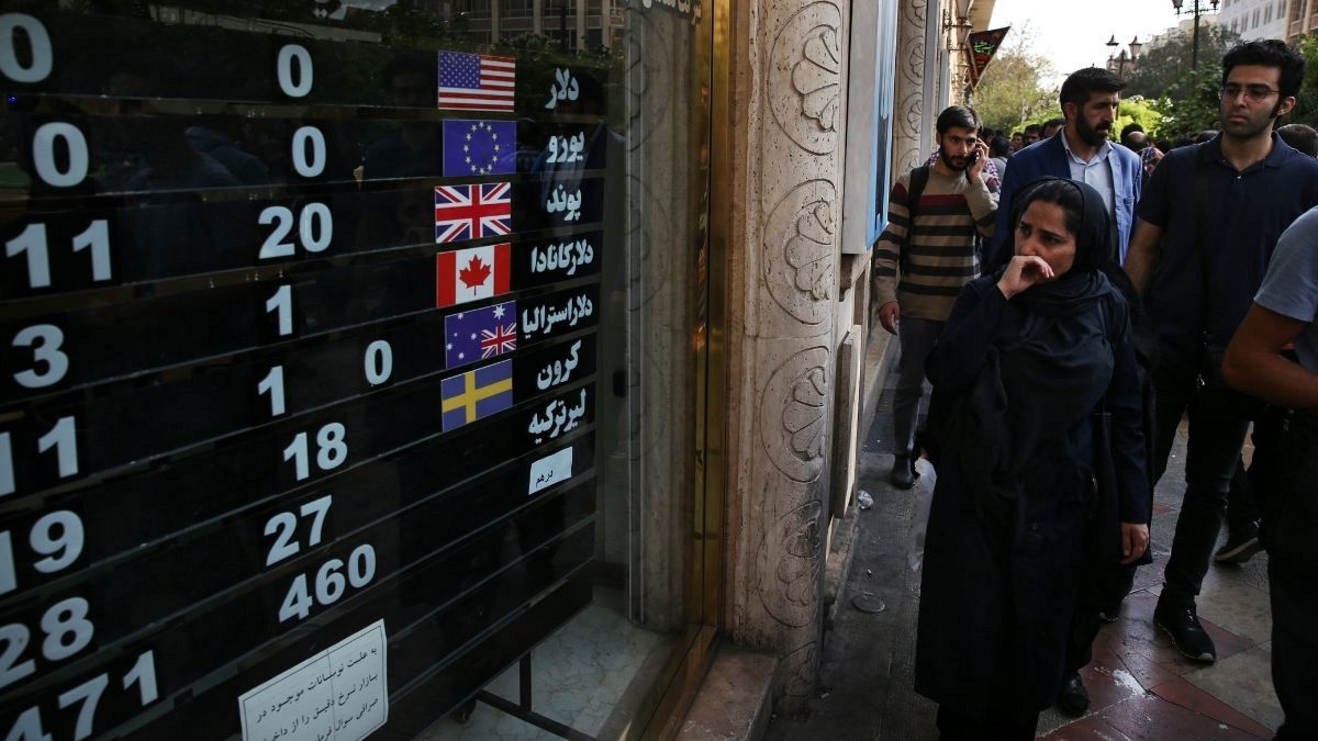 تابلوی نرخ‌های یک صرافی در مرکز تهران