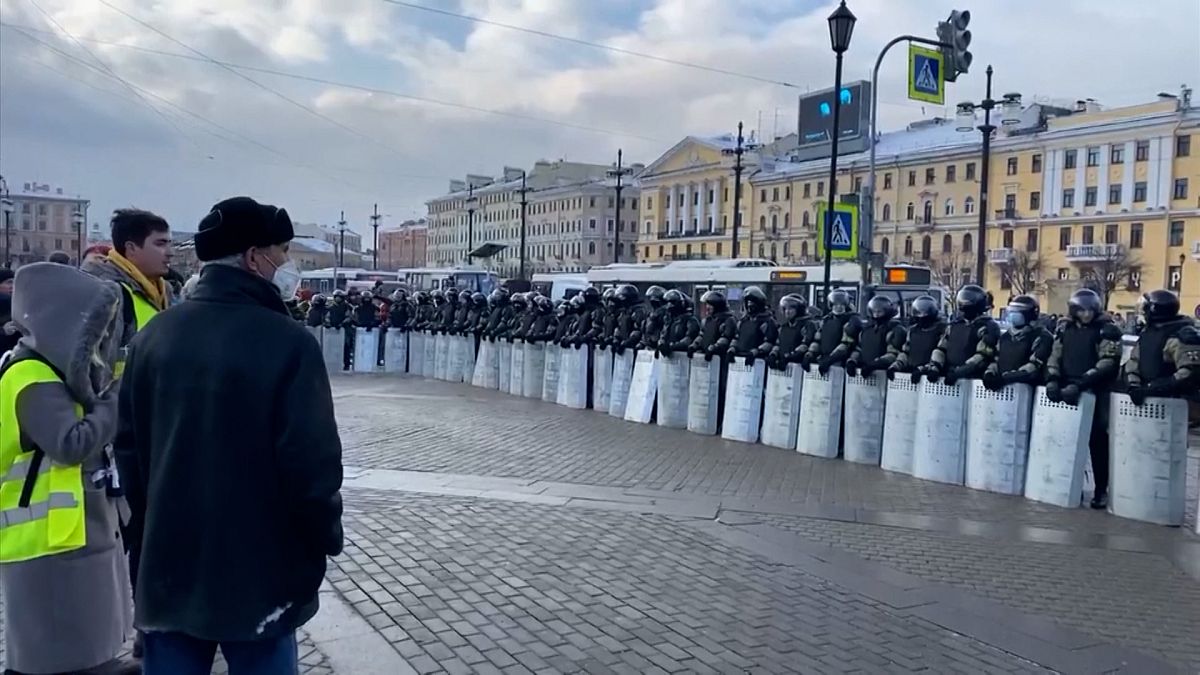 تصاویری از صف‌آرایی پلیس روسیه و بازداشت هواداران ناوالنی