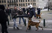 اعتقالات خلال مظاهرة غير مصرح بها ضد الإجراءات التقييدية لكوفيد-19 في بروكسل.