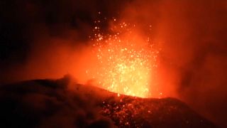 Извержение вулкана Этна: зрелищно и неопасно