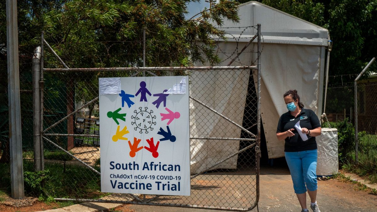 Covid-19 varyantının görüldüğü Güney Afrika'da aşı denemeleri takip ediyor