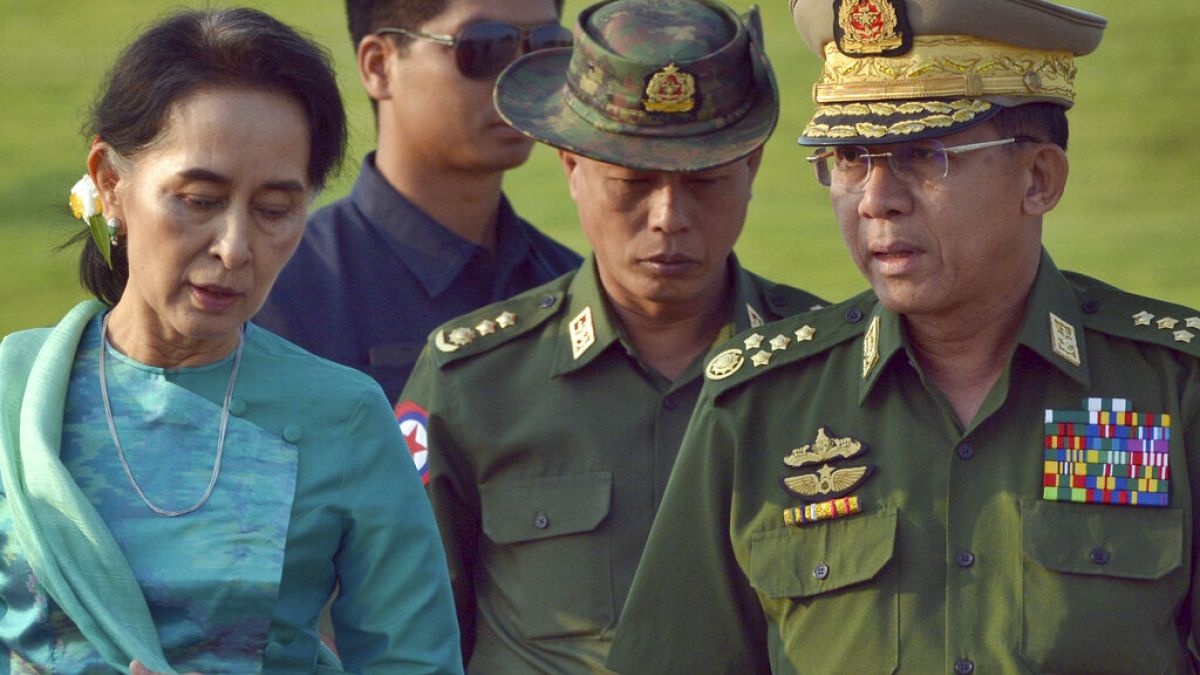 Gözaltına alınan Aung San Suu Çii ve Myanmar Genelkurmay Başkanı Min Aung Hlaing, 6 Mayıs 2016