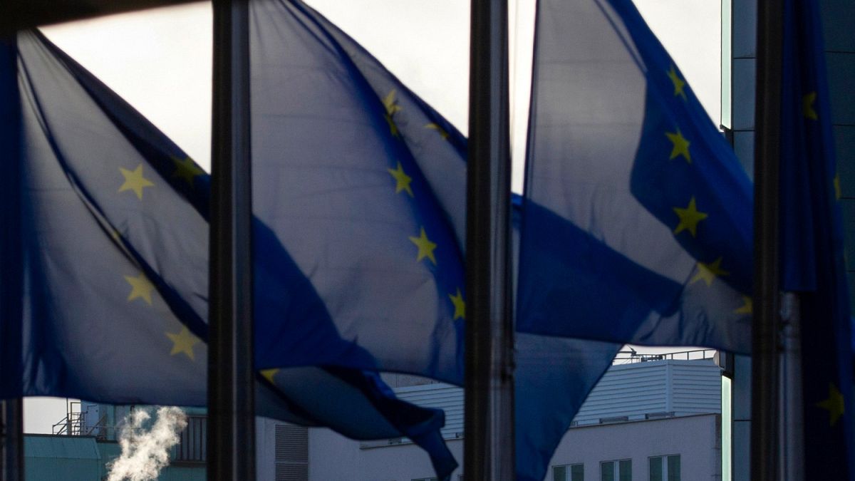 تصاویری از داخل ساختمان کمیسیون اروپا از پرچم اتحادیه اروپا