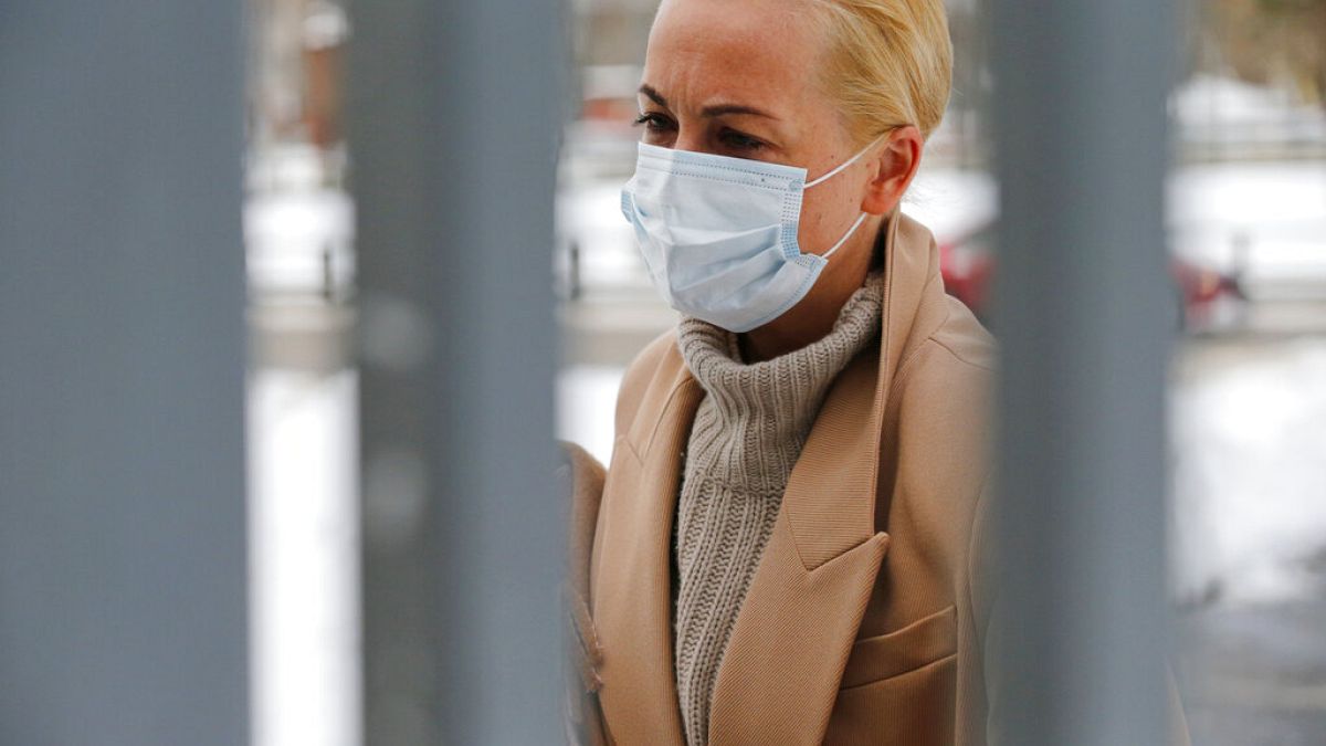 Julia Nawalnaja auf dem Weg in das Moskauer Gericht, das sie zu einer Geldstrafe verurteilte
