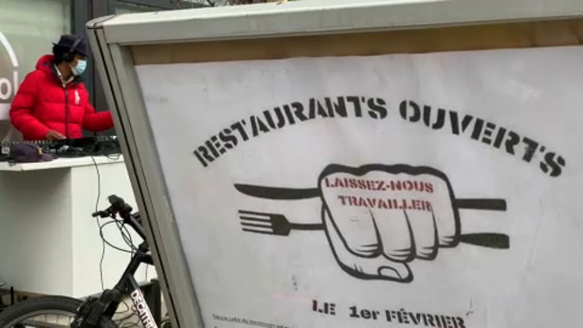 Francia: flop dei ristoratori ribelli contro le misure anti-Covid. Troppa paura di perdere i sussidi