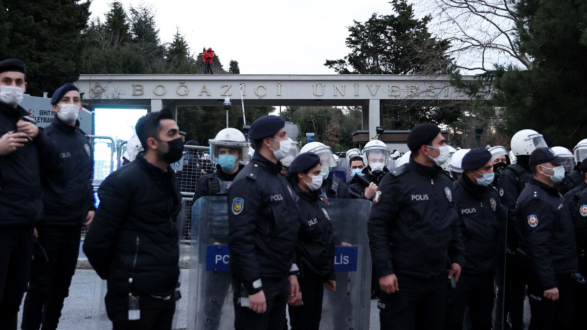 Boğaziçi Üniversitesi önünde güvenlik önlemleri