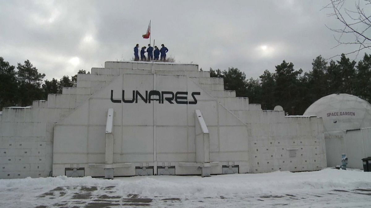 Crew-Photo in der Forschungseinrichtung LunAres