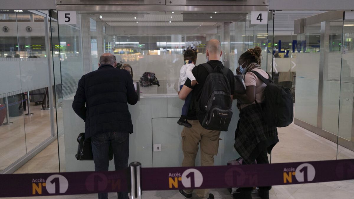Europol advierte de la venta de falsos test negativos en los aeropuertos