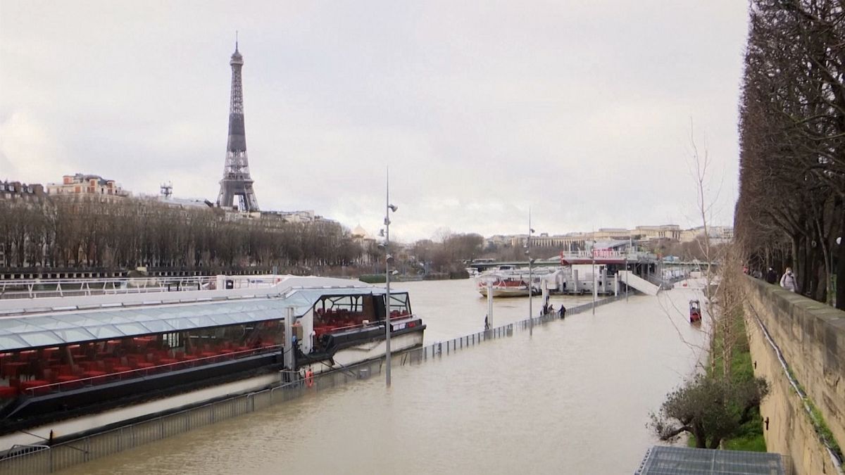 بارش شدید باران و هشدار طغیان رود سن در پاریس