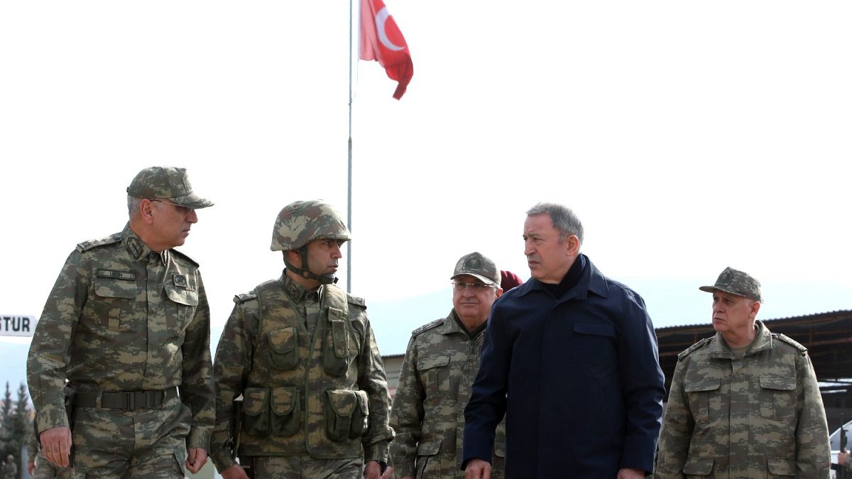 وزیر دفاع ترکیه در جمع فرماندهان ارتش در شمال سوریه