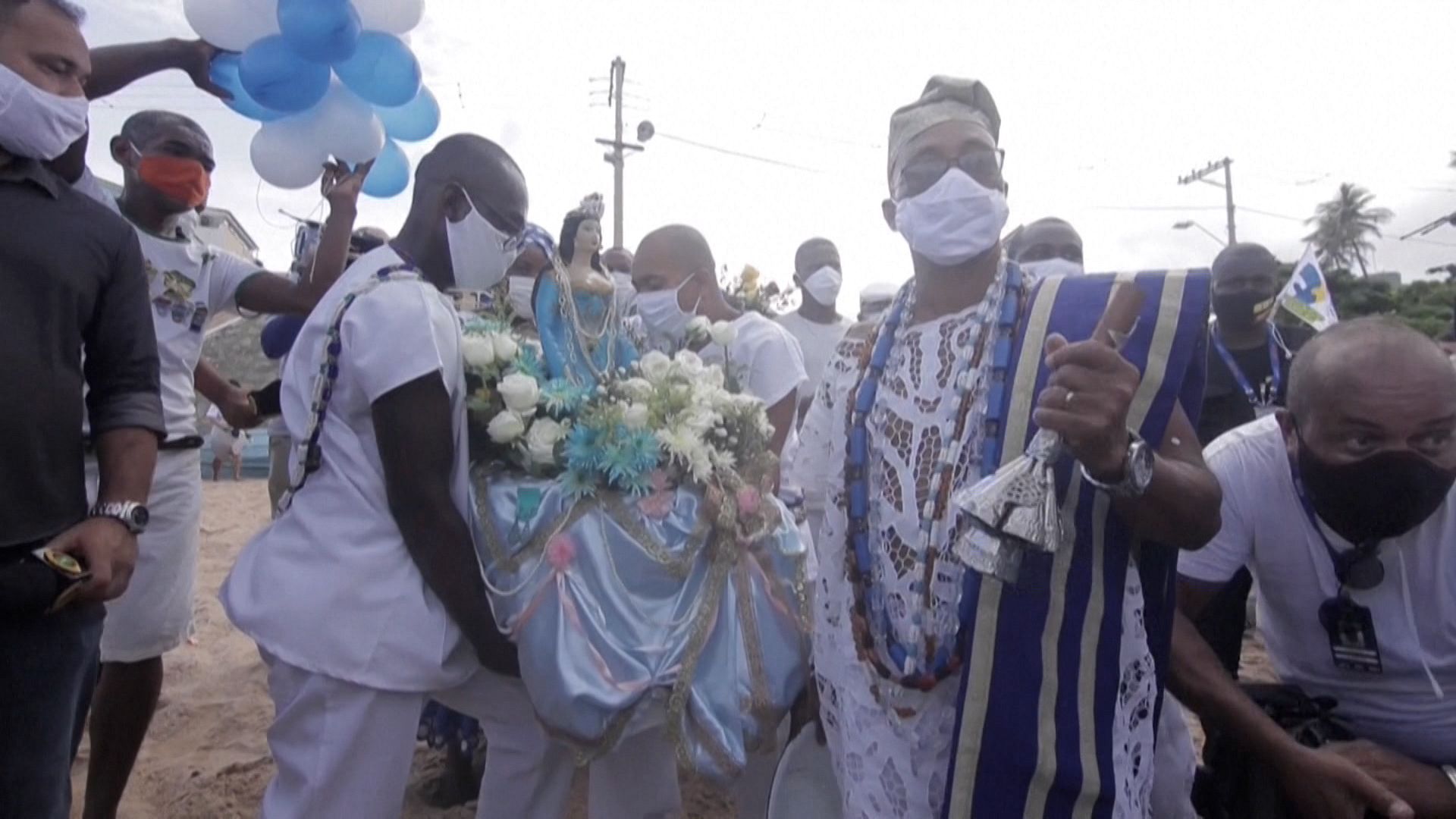 Video. Il Brasile celebra Yemanja, dea del mare, a Salvador