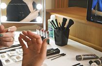 Lezioni di make up online, che fanno bene all'anima di chi lotta contro il cancro