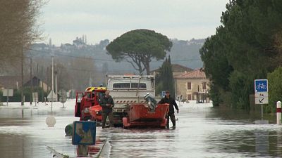 شاهد: عمليات إنقاذ مستمرة للسكان العالقين بسبب الفيضانات في مناطق جنوب غرب فرنسا