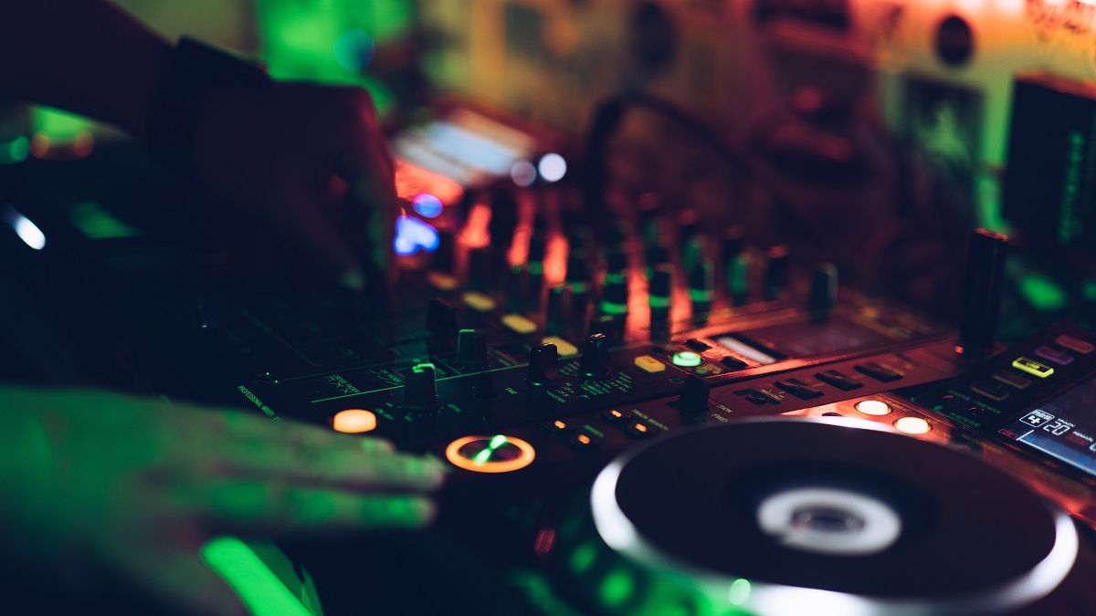 DJs across the world are being encouraged to use natural sounds in a new competition