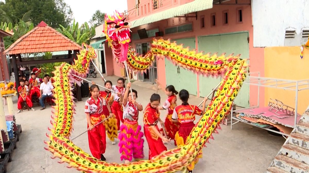 Female dragon dancers scale up ambitions in Vietnam