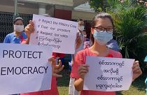اعتراض دانش آموزان و معلمان به کودتای نظامی در میانمار