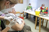 Vaccination contre le Covid-19 dans la maison de retraite Buergerheim à Tuebingen en Allemagne, le 5 février 2021