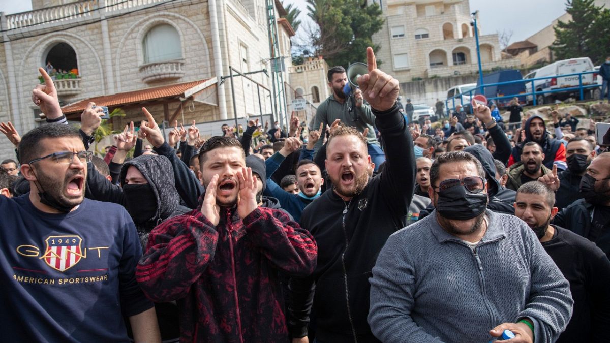 فلسطينيو الداخل يتظاهرون في أم الفحم احتجاجا على تصاعد حدة العنف. 2021/02/05