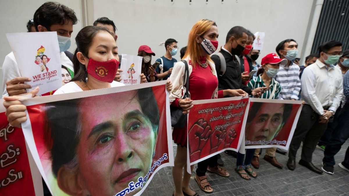 متظاهرون ضد انقلاب ميانمار