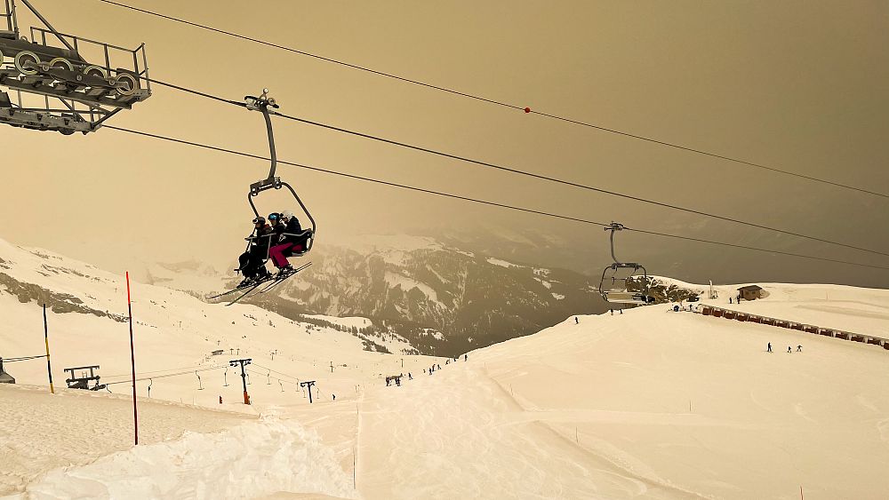 France Suisse Andorre Des Poussieres De Sable Du Sahara Teintent Le Ciel Euronews