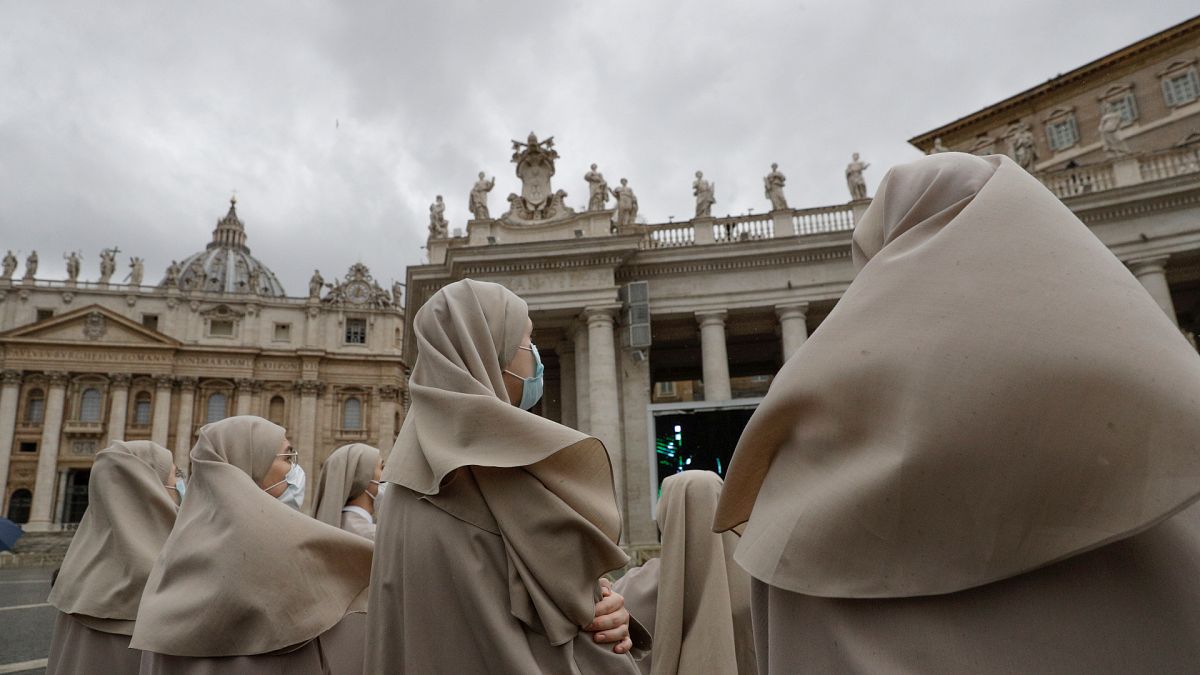 Papa Francis oy hakkına sahip müsteşarlığa ilk kez kadın atadı