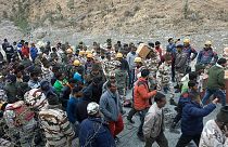 Mitglieder der indo-tibetischen Grenzpolizei nach der Sturzflut im Norden Indiens
