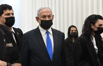 Netanyahu alla sbarra a Gerusalemme per  corruzione, frode e abuso di potere